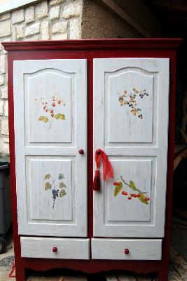 relooking armoire,,armoire d&eacute;cor&eacute;es sur commande, armoires recycl&eacute;es, armoires relook&eacute;es ,decor sur meuble, peinture d&eacute;corative mobilier