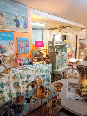 co design,meubles relook&eacute;s,upcycling,tapisserie d'ameublement,d&eacute;cors peints